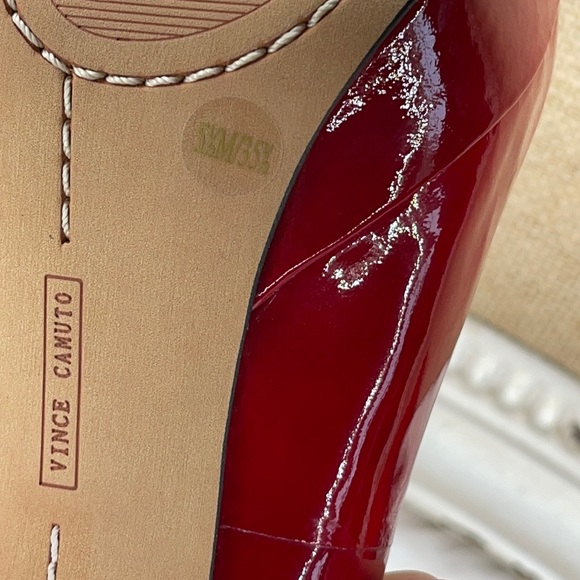 VINCE CAMUTO•HEELS - Picture 8 of 10